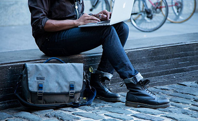 Al je benodigdheden verzameld in een laptoptas